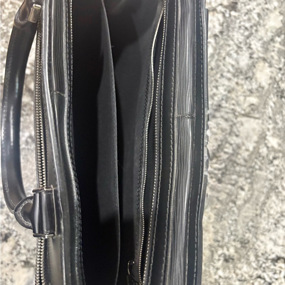 Louis Vuitton Epi Leather Briefcase/Satchel. Fast shipping. - Picture 7 of 13